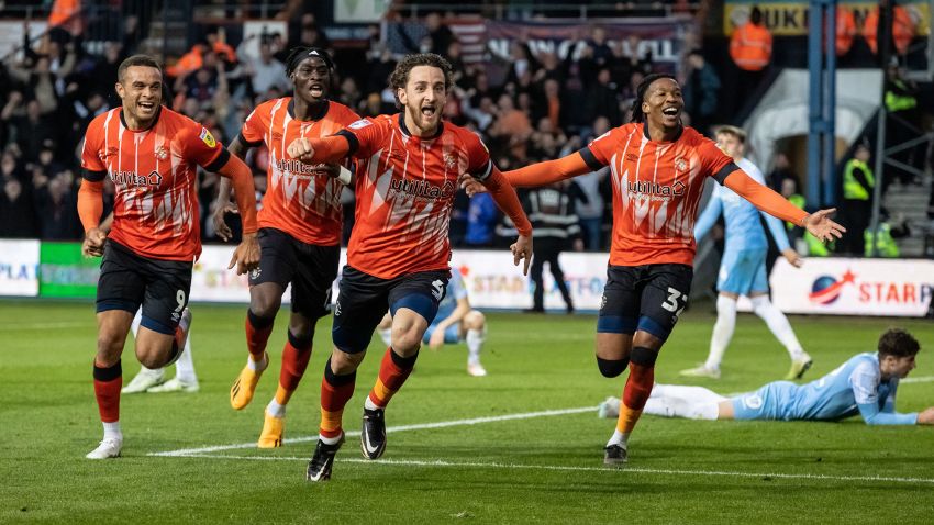 LUTON, ENGLAND - MAY 16: Luton Town's Tom Lockyer (centre) celebrates scoring his side's second goal during the Sky Bet Championship Play-Off Semi-Final Second Leg match between Luton Town v Sunderland at Kenilworth Road on May 16, 2023 in Luton, United Kingdom. (Photo by Andrew Kearns - CameraSport via Getty Images)