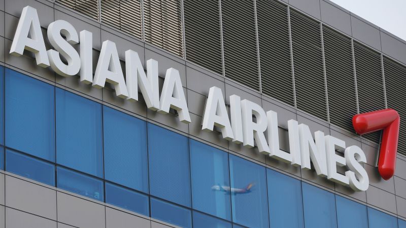 NextImg:Terrifying moments as plane door opens midair on Asiana Airlines flight | CNN