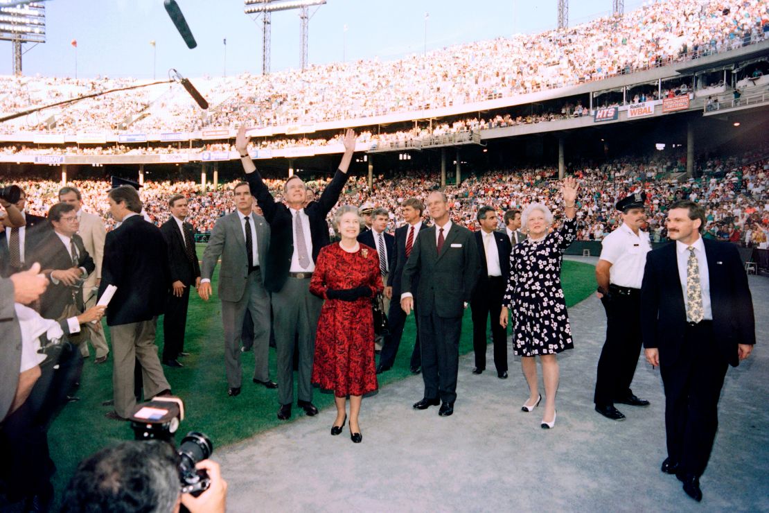 On another trip to the US in 1991, US President George H. W. Bush and first lady Barbara Bush joined the Queen and Duke of Edinburgh at a baseball game in Baltimore. 