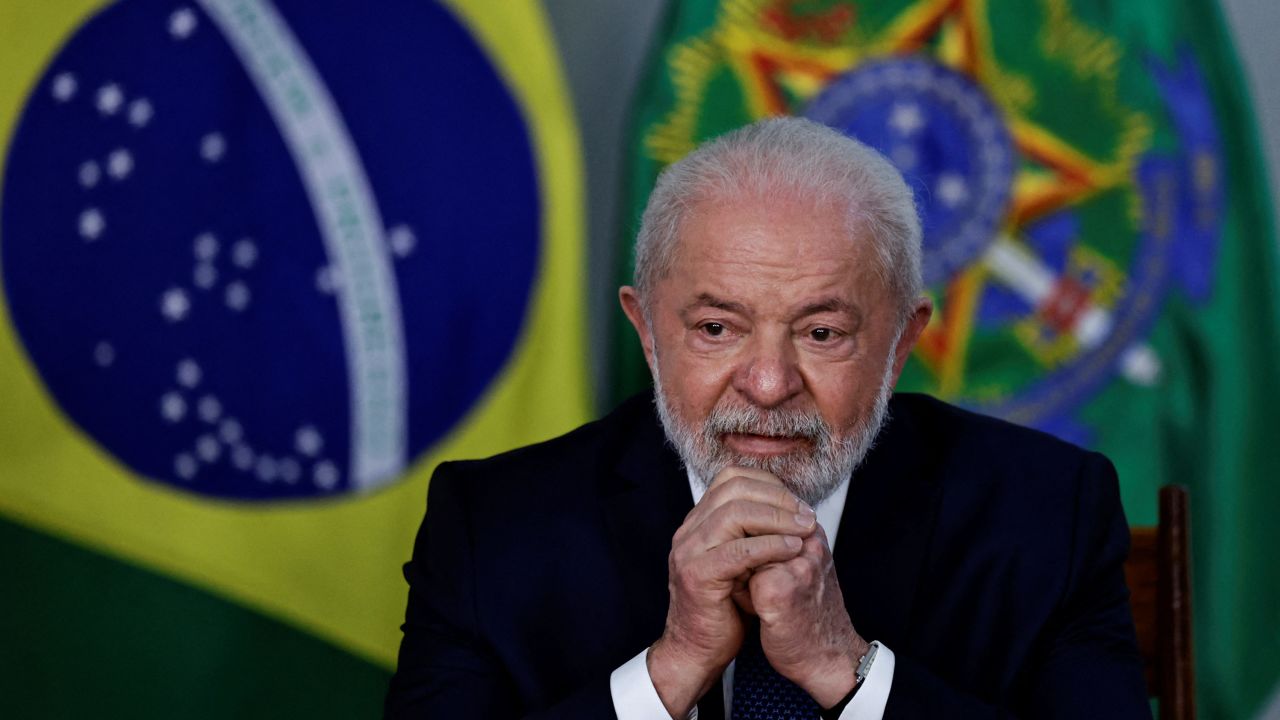 Brazil's President Luiz Inacio Lula da Silva gestures during a meeting with auto industry leaders to announce measures to boost car purchases by low-income Brazilians, at the Planalto Palace in Brasilia, Brazil, May 25, 2023. REUTERS/Ueslei Marcelino