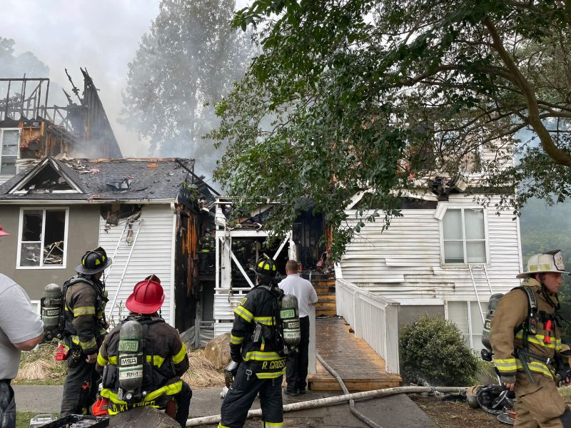 Firefighter Dies In South Carolina Apartment Blaze | CNN