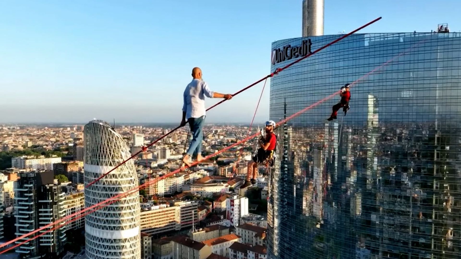 Watch Italy's highest ever city tightrope walk