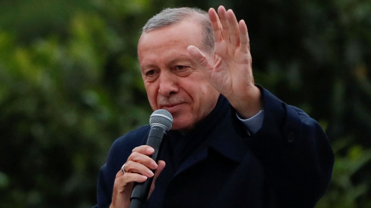 Turkish President Tayyip Erdogan addresses his supporters following early exit poll results for the second round of the presidential election in Istanbul, Turkey on Sunday.