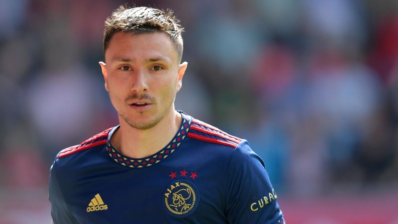 NextImg:Ajax midfielder Steven Berghuis sorry for lashing out at fan | CNN