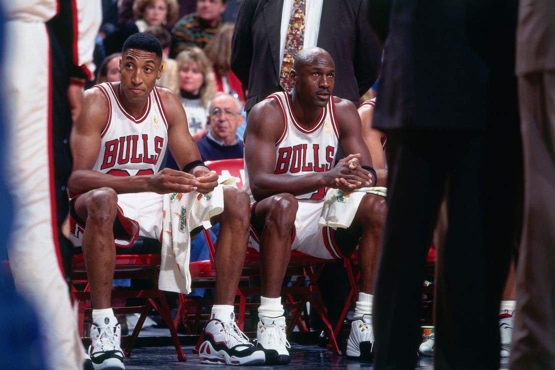 Pippen and Jordan look on during the game against the Milwaukee Bucks on January 17, 1997.