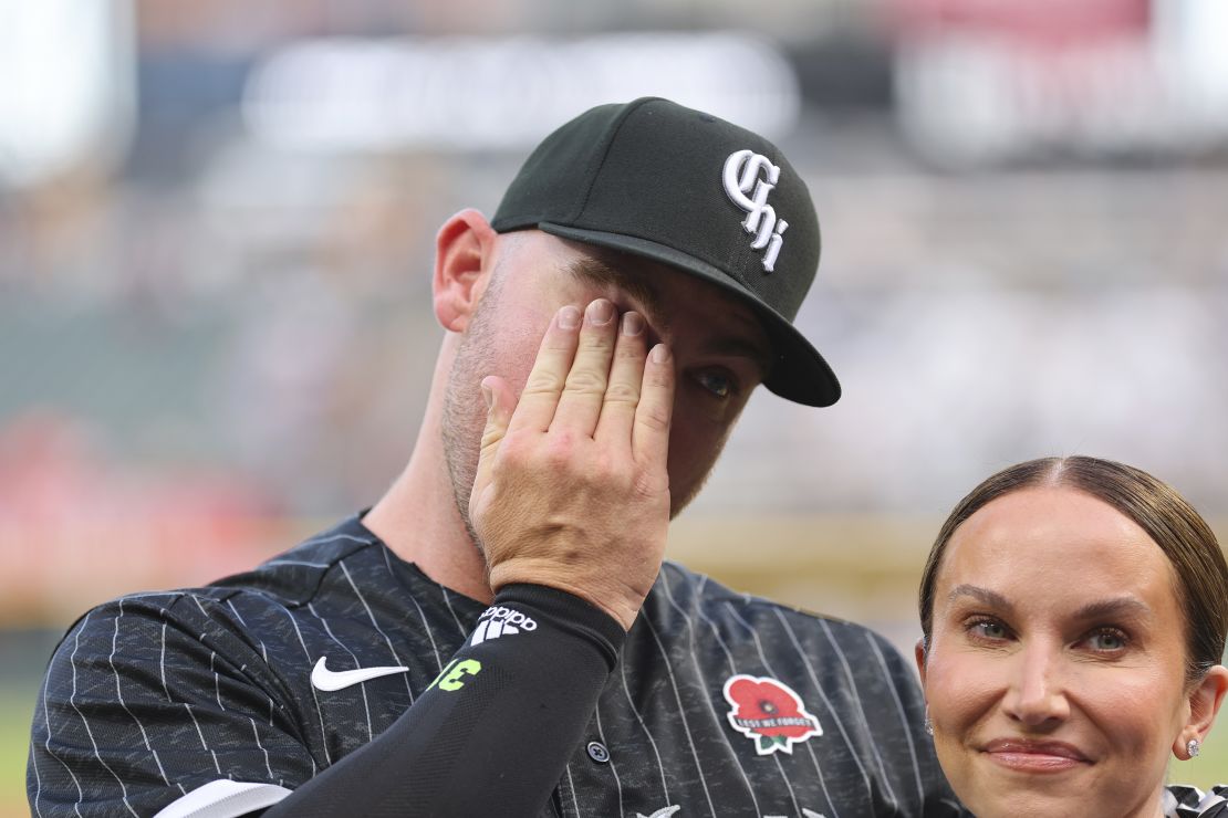 White Sox' Liam Hendriks returns to the mound months after cancer