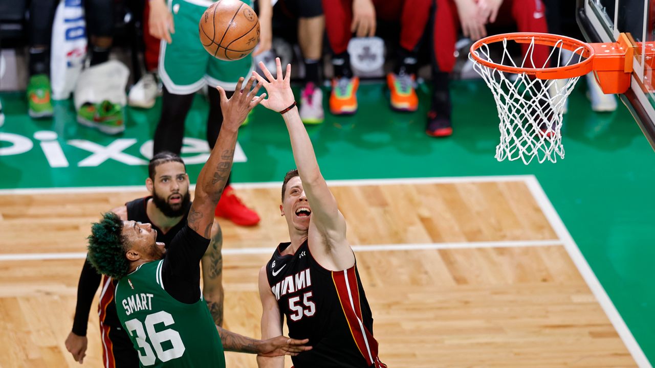 NBA playoffs: Celtics beat down Heat to even Eastern finals - Los