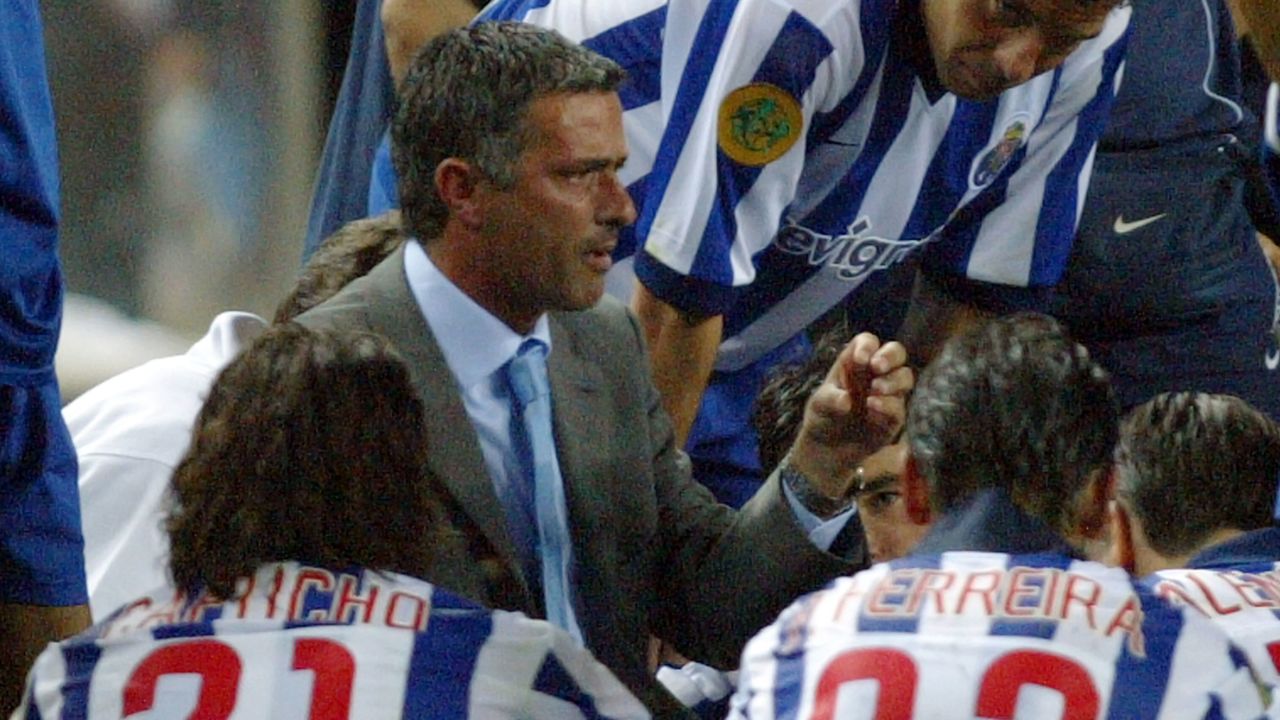 Jose Mourinho gives instructions to his Porto players ahead of extra time in 2003 UEFA Cup final.
