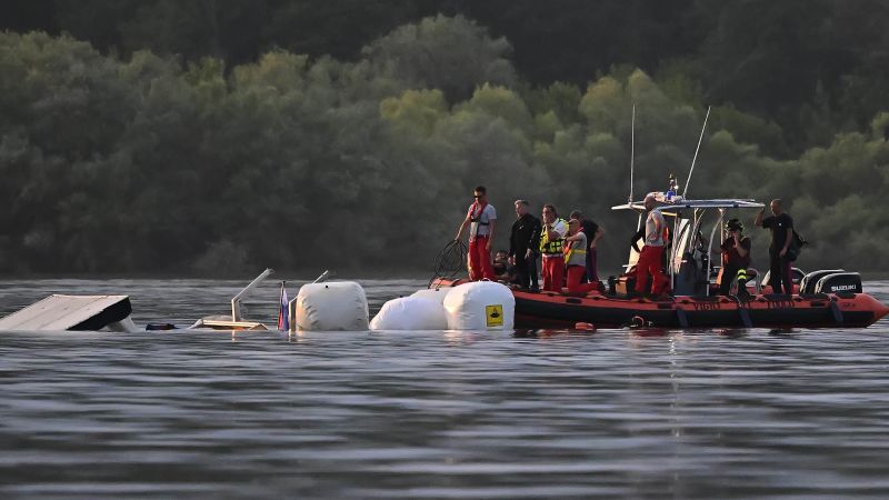 NextImg:Italian secret service agents among victims of Lake Maggiore boat accident | CNN