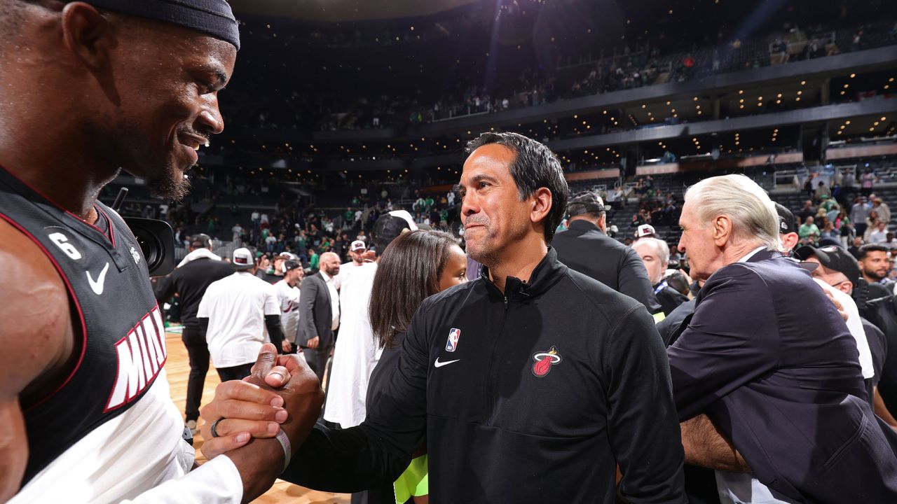 Spoelstra embraces Butler after the Heat beat the Celtics in the Eastern Conference Finals.