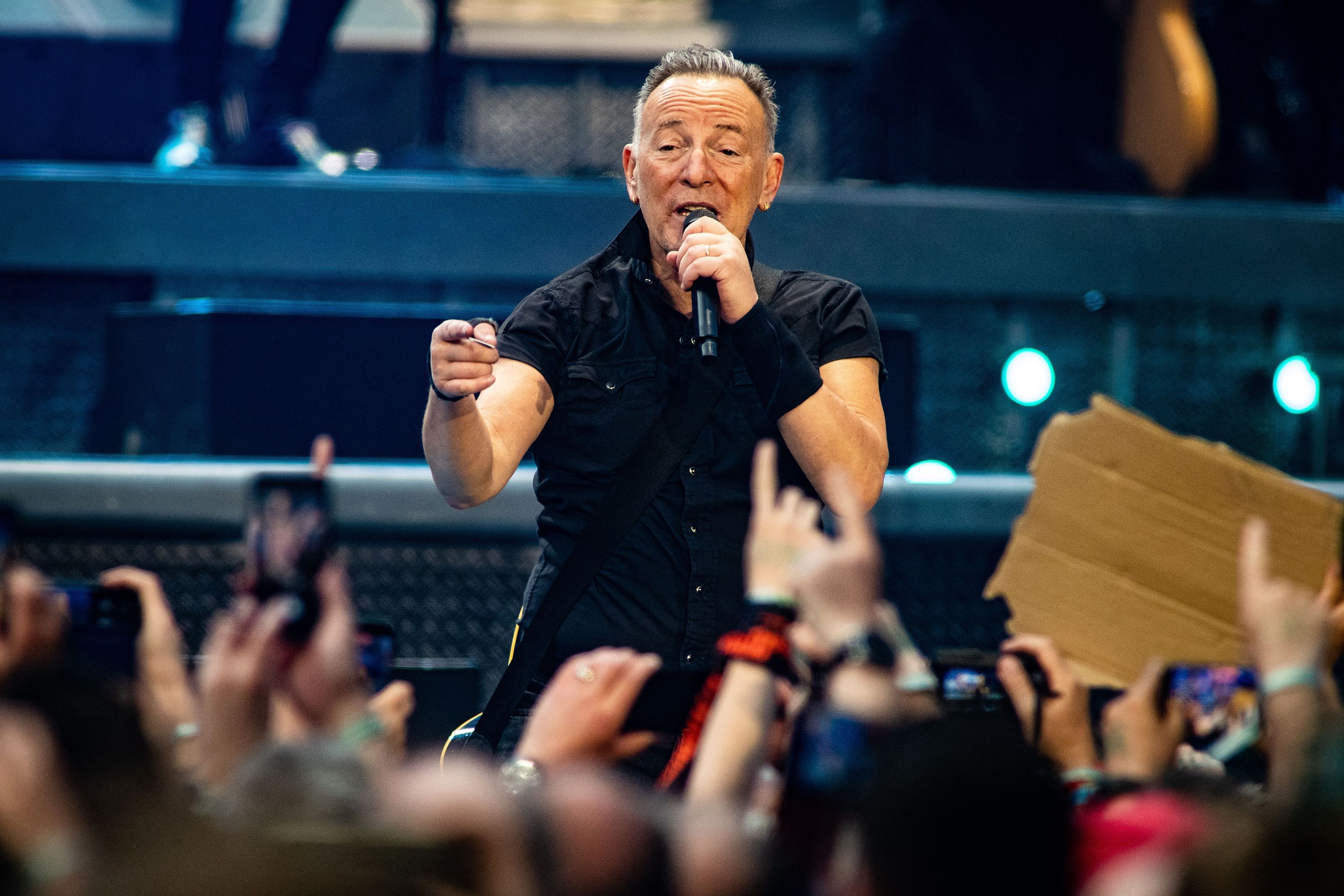 Bruce Springsteen suffers fall on stage during Amsterdam concert | CNN