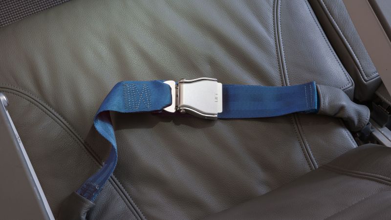 NextImg:Are airplane seats too small? Senators want the FAA to look again | CNN Politics