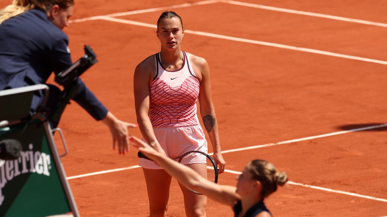 Ukraine's Marta Kostyuk (right) avoided shaking hands with Belarus' Aryna Sabalenka after their first-round match at the French Open. 