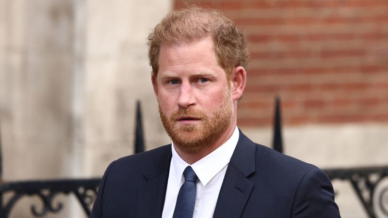 ATUALIZAÇÕES AO VIVO: Príncipe Harry dá provas no caso de hacking de telefone em Londres
