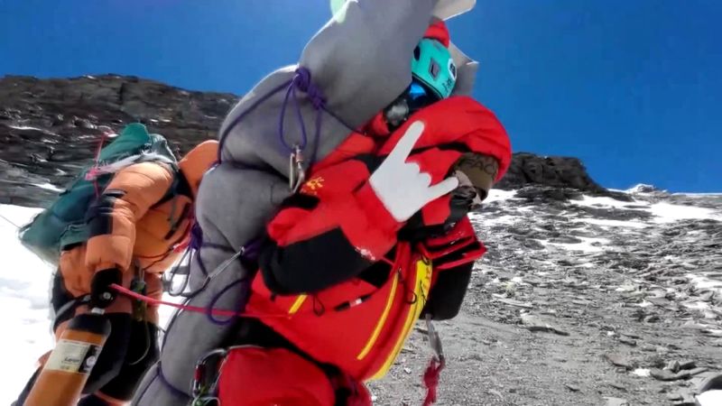 Climber found a man frozen on top of Mt. Everest. See what he did next