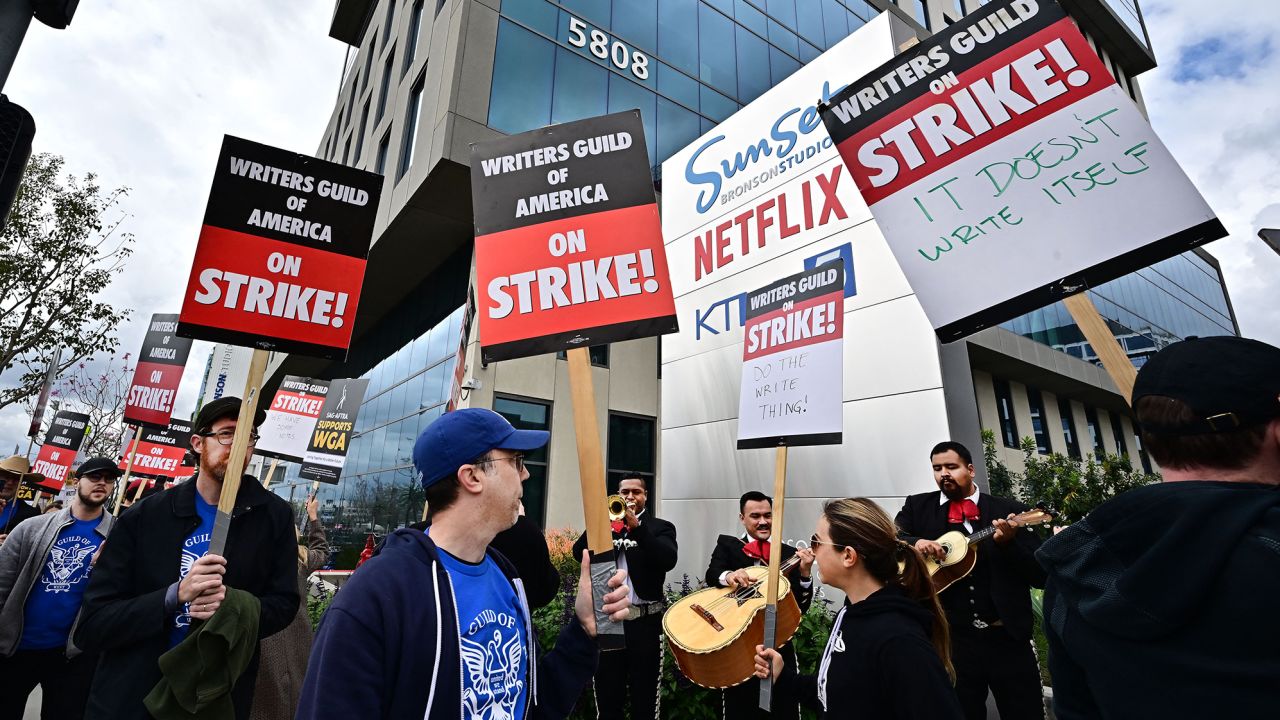 Netflix shareholders reject sky-high govt pay packages