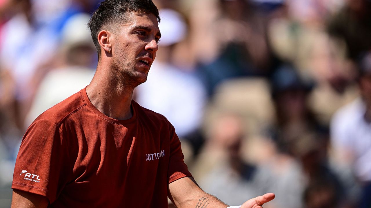 Thanasi Kokkinakis was unhappy after seemingly being denied a toilet break at the French Open.