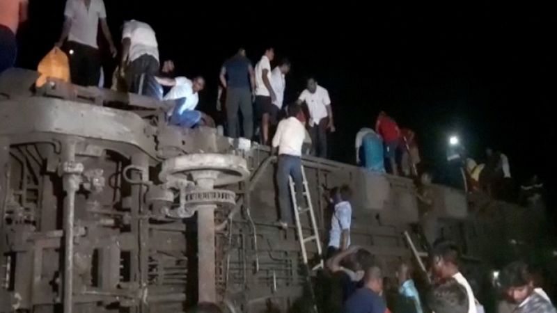 Video shows chaos and hundreds injured after deadly train collision in India | CNN