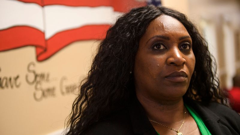 NextImg:Amazon reinstates Alabama warehouse worker and union leader weeks after her firing | CNN Business