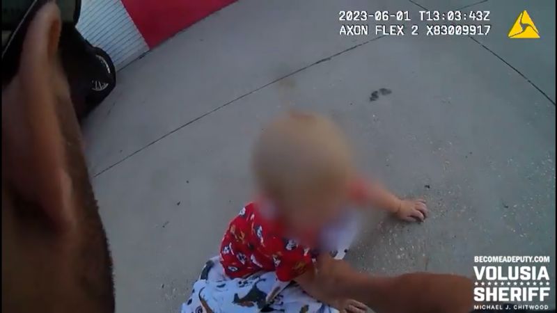 Video: Suspect leaves toddler in an alley after stealing car | CNN