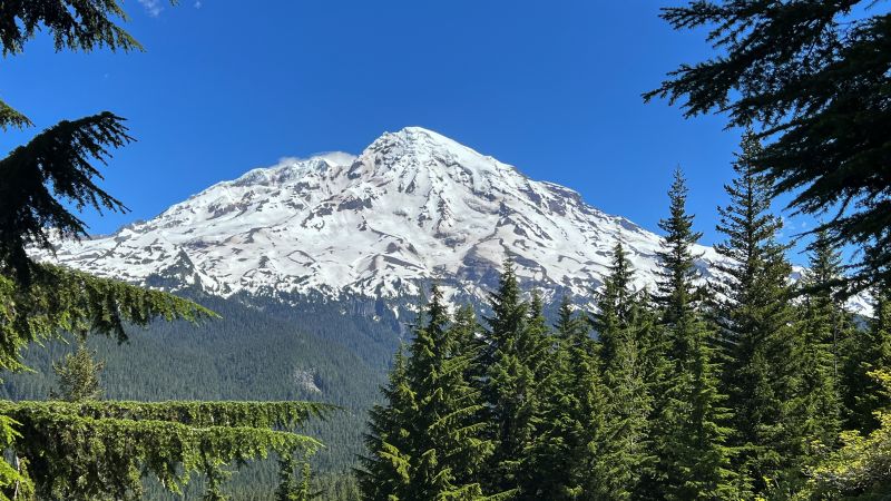 NextImg:Climber dies near summit of Mount Rainier | CNN