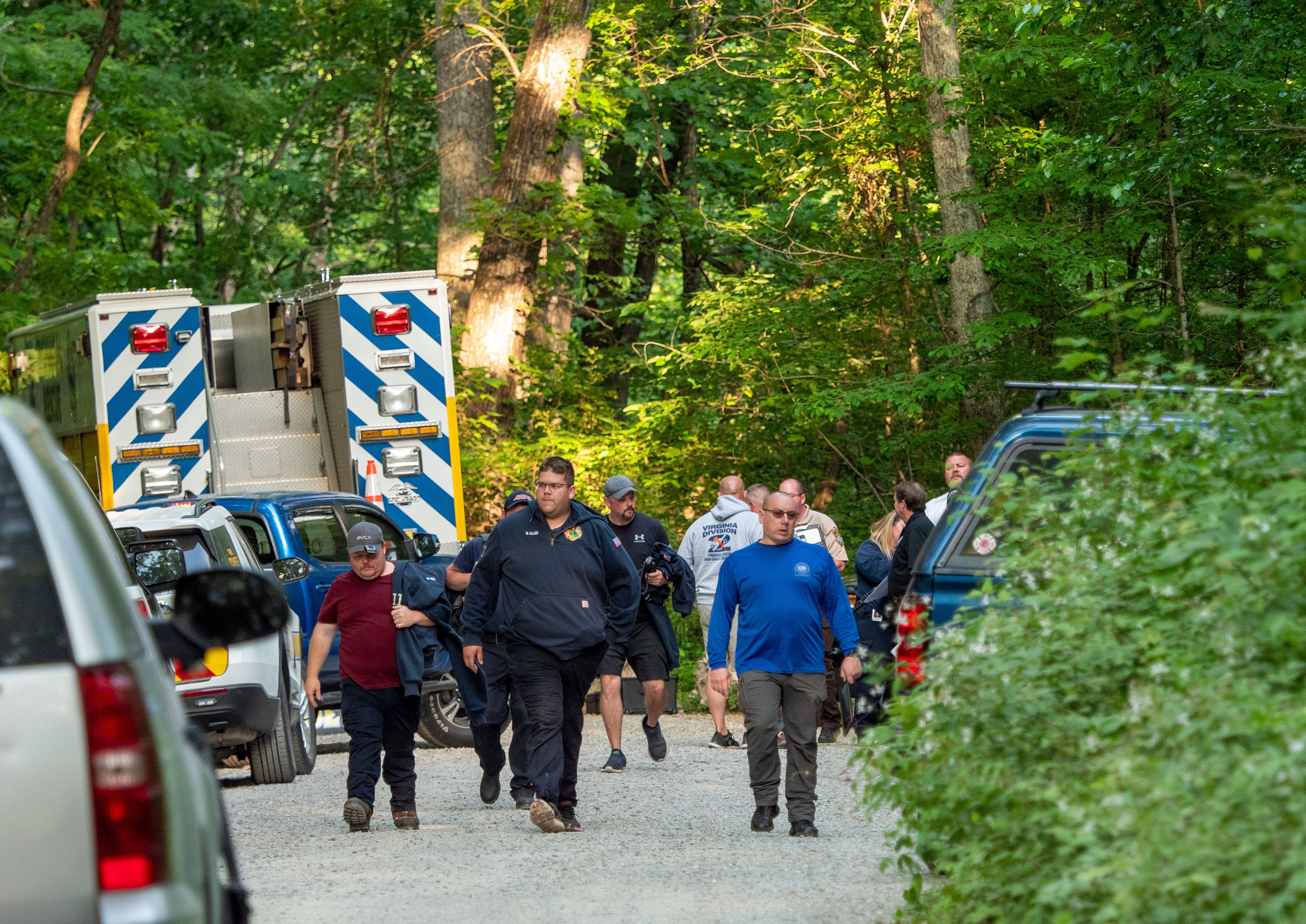 https://media.cnn.com/api/v1/images/stellar/prod/230605080725-03-plane-crash-scene-virginia.jpg?c=original