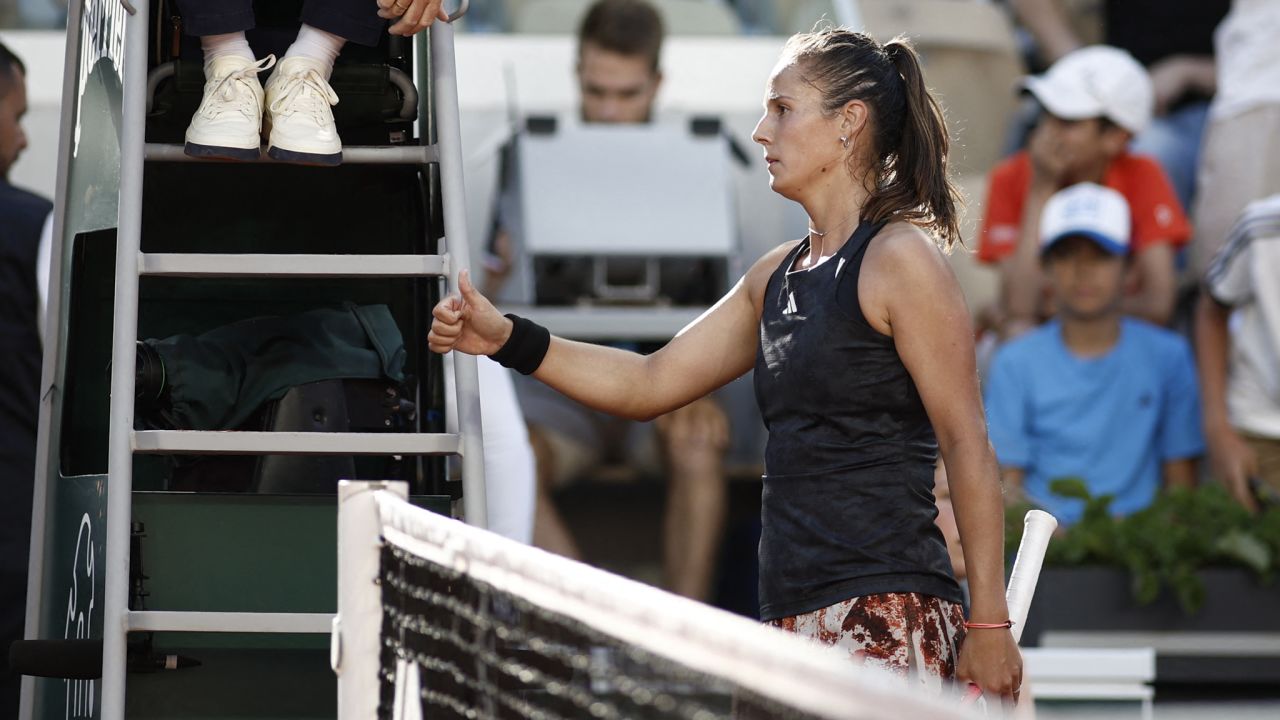 Daria Kasatkina gesticulates at the net after losing to Svitolina.