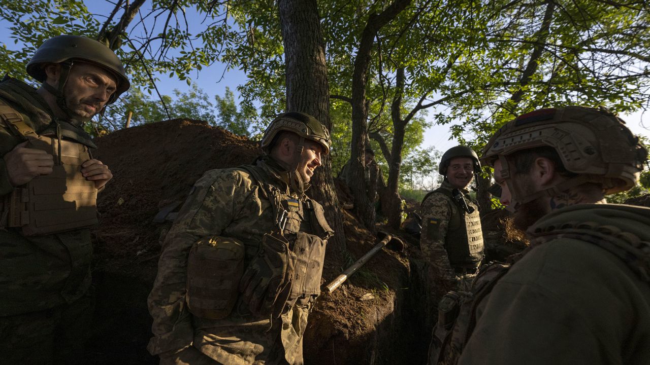Ukrainian soldiers prepare to open fire on Russian positions near the city of Avdiivka in Donetsk on June 02, 2023.