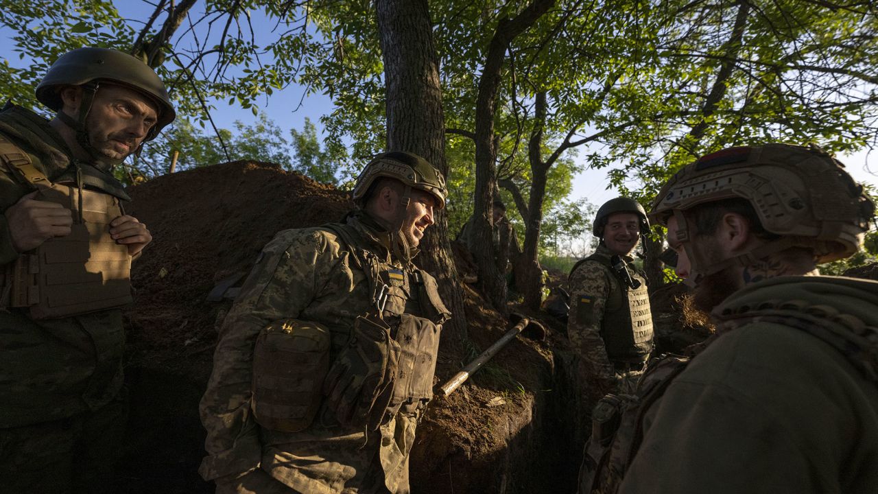 Ukrainian soldiers prepare to open fire on Russian positions near the city of Avdiivka in Donetsk on June 02, 2023. 