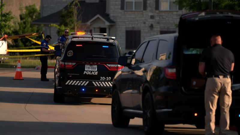 NextImg:Police search for suspects after Sunnyvale, Texas, shooting leaves 1 dead, 4 injured, including children | CNN