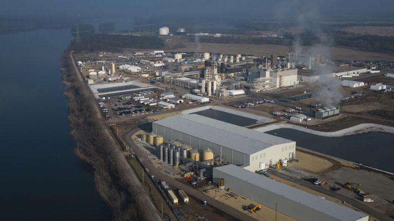 NextImg:Manufacturing is sputtering in the world's largest economies | CNN Business