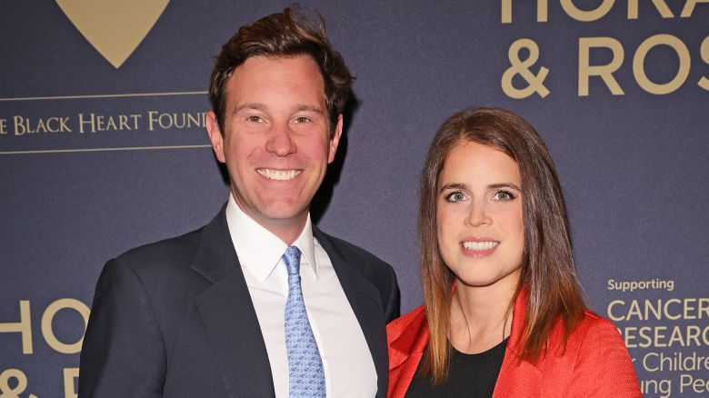 WATFORD, ENGLAND - SEPTEMBER 03: Jack Brooksbank (L) and Princess Eugenie attend the Horan & Rose Show: Modest! Golf co-founder Niall Horan and Justin Rose brought the world of music and sport together at The Grove, presenting an evening of entertainment to raise money for The Black Heart Foundation on September 03, 2021 in Watford, England. (Photo by David M. Benett/Dave Benett/Getty Images for Modest! Golf)