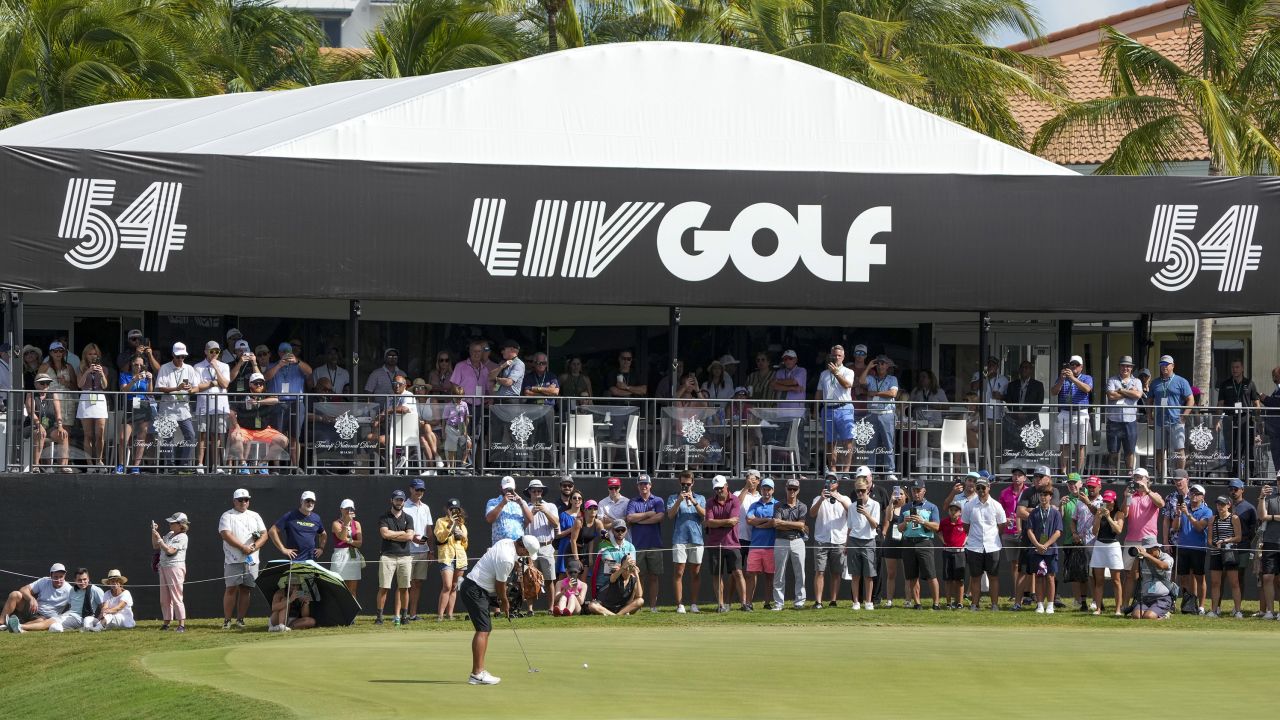 DORAL, FL - OCTOBER 30: Team Captain Brooks Koepka of Smash GC putts on the 18th green during the team championship stroke-play round of the LIV Golf Invitational - Miami at Trump National Doral Miami on October 30, 2022 in Doral, Florida. (Photo by Eric Espada/Getty Images)