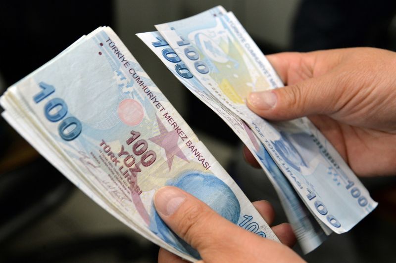 Turkish lira crashes as new government sets sights on rational