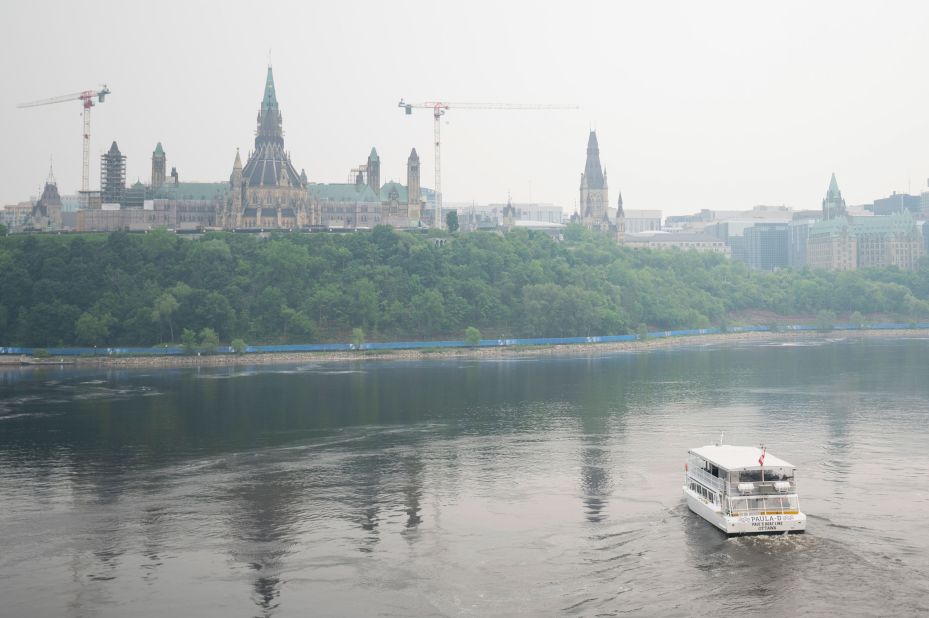 Wildfire smoke engulfs downtown Ottawa on June 5.