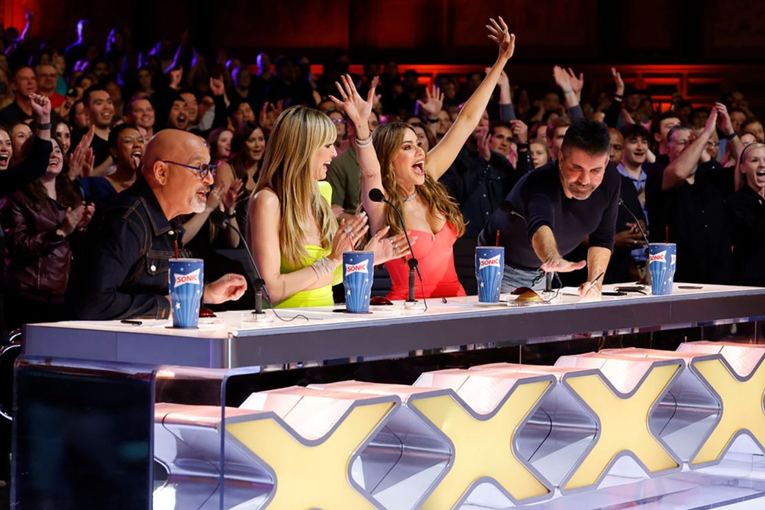 Howie Mandel, Heidi Klum, Sofia Vergara, Simon Cowell on "America's Got Talent.: 