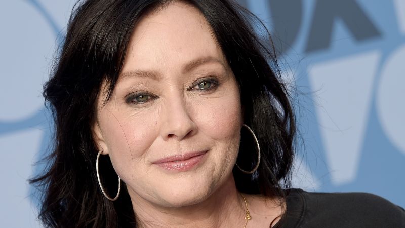 Shannen Doherty shares behind the scenes of cancer battle