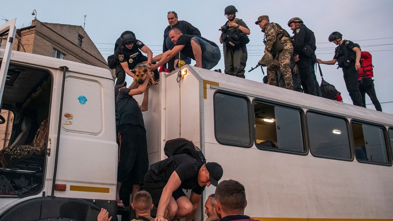 Rescuers evacuate local residents from a flooded area after the Nova Kakhovka dam breached in Kherson, Ukraine, on June 6.