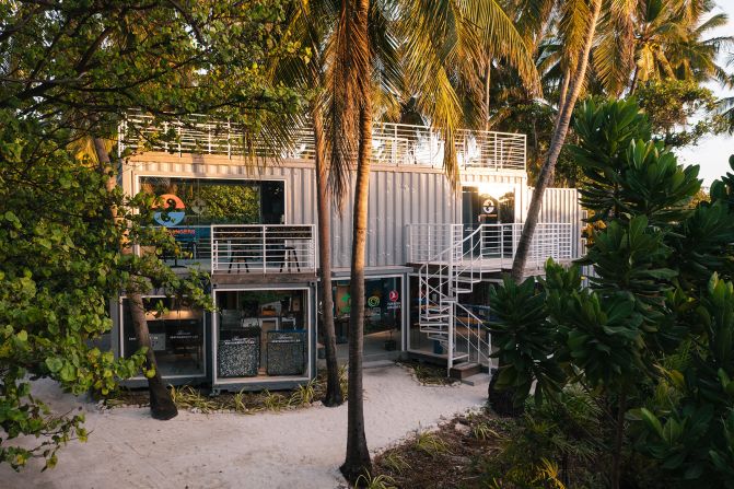 <strong>Sustainability Lab:</strong> In 2022, Fairmont Maldives, Sirru Fen Fushi, launched the Sustainability Lab. The first of its kind in the archipelago, it transforms plastic waste collected from the resort and surrounding islands into a variety of items. 