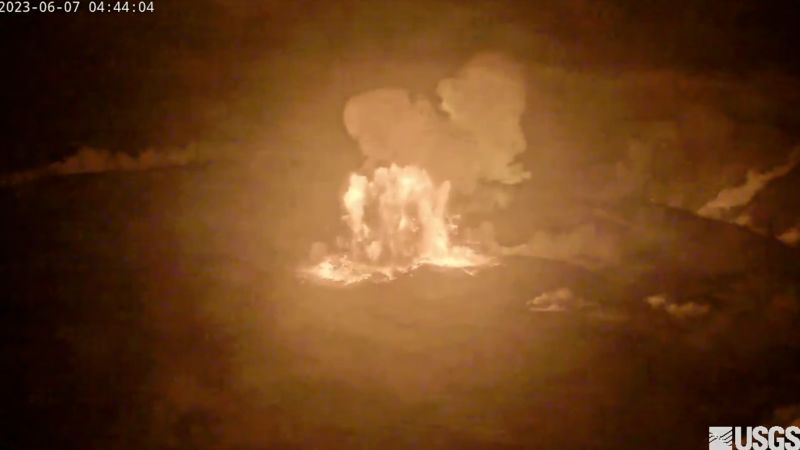 Video of moment Kilauea volcano erupts in Hawaii | CNN