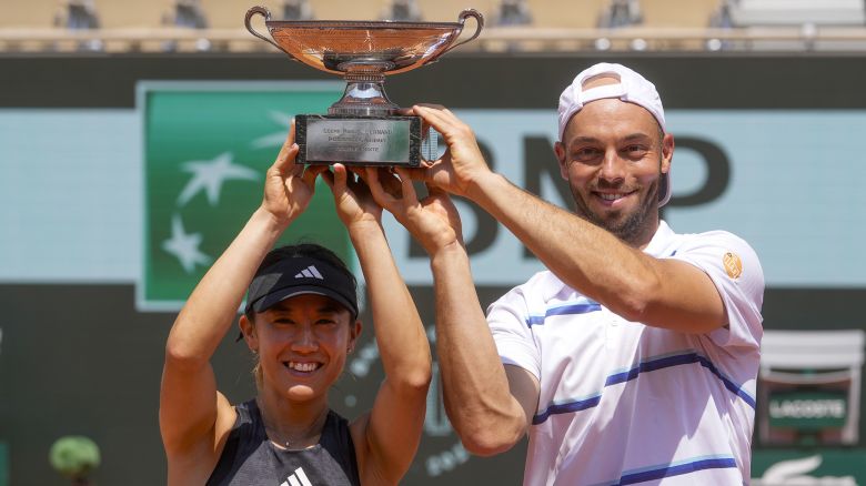 Japan's Miyu Kato, left, and Germany's Tim Puetz hold the trophy after winning the mixed doubles final match of the French Open tennis tournament against Canada's Bianca Andreescu and New Zealand's Michael Venus in two sets, 4-6, 6-4, 1-0 (10-6), at the Roland Garros stadium in Paris, Thursday, June 8, 2023. (AP Photo/Thibault Camus)