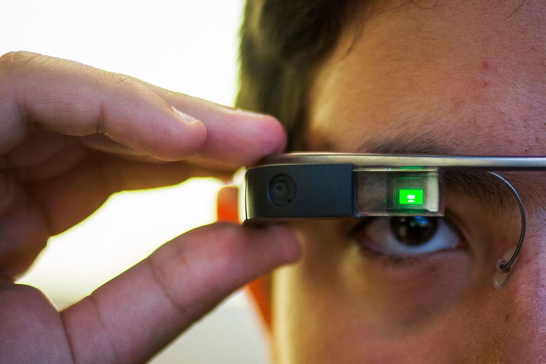 Tiago Amorim of Brazil, poses with a Google Glass eyewear frame in Manhattan, New York September 19, 2014. REUTERS/Adrees Latif (UNITED STATES - Tags: BUSINESS SCIENCE TECHNOLOGY TELECOMS)