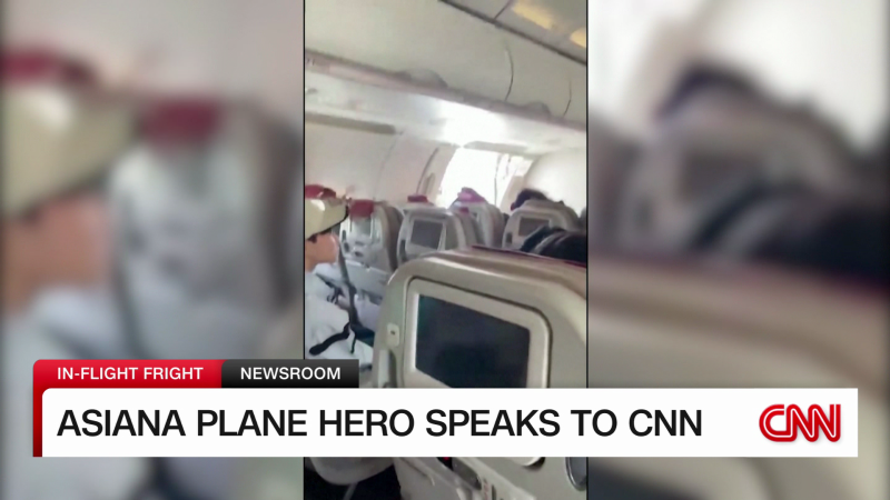 NextImg:Asiana flight hero recounts passenger opening emergency door on flight | CNN