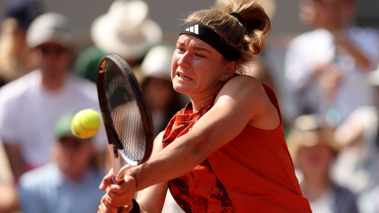 PARIS, FRANCE - JUNE 08: Karolina Muchova of Czech Republic plays a backhand against Aryna Sabalenka during the Women's Singles Semi-Final match on Day Twelve of the 2023 French Open at Roland Garros on June 08, 2023 in Paris, France. (Photo by Clive Brunskill/Getty Images)