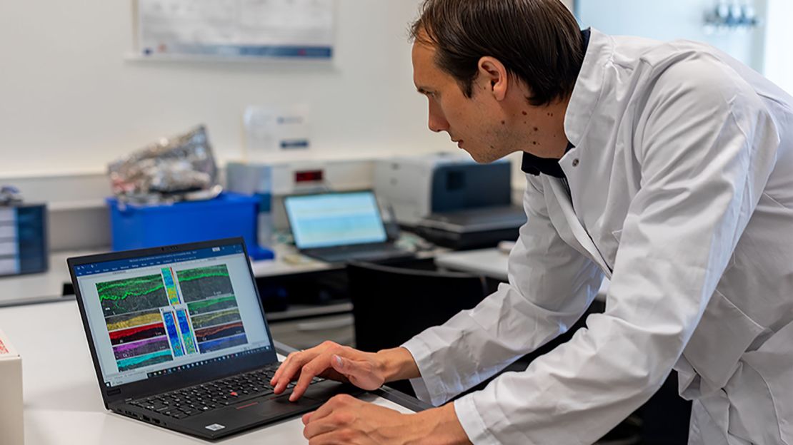 Benjamin Nettersheim, one of the lead authors of the study, examines ultra-high-resolution elemental and molecular maps of 1.64 billion years-old rock samples analyzed at the Geobiomolecular Imaging Laboratory at MARUM. .