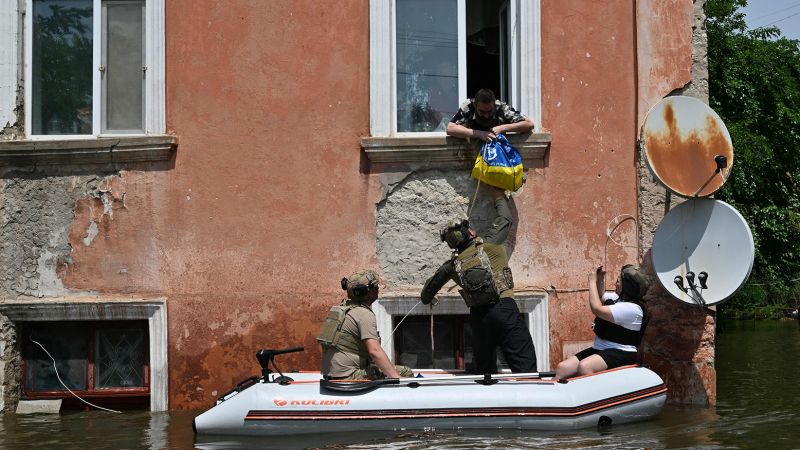 NextImg:In pictures: The collapse of Ukraine's Nova Kakhovka dam | CNN