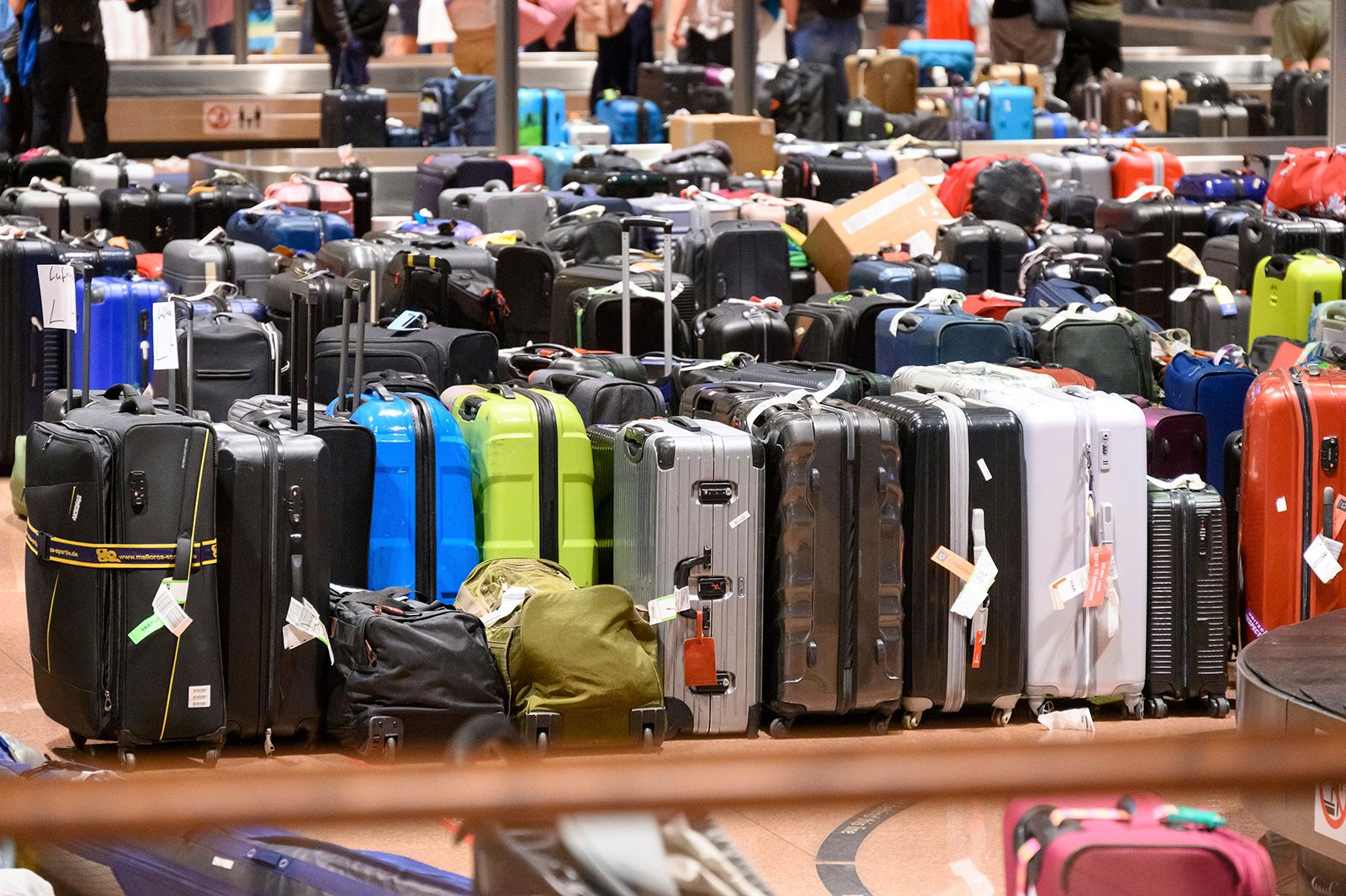 Travelers use AirTag to track lost luggage all the way to the