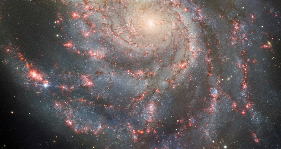 The Gemini North telescope captured an image of a bright new supernova in the Pinwheel Galaxy.