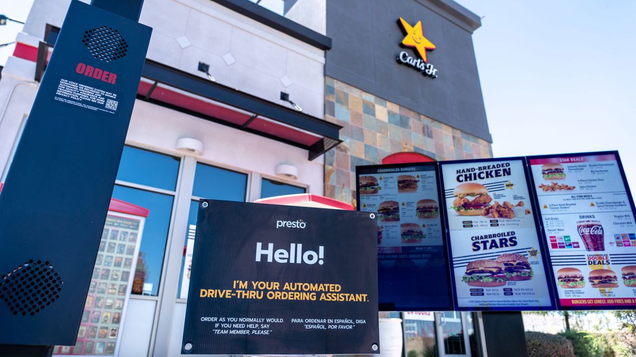 Công nghệ AI mới tại địa điểm drive-thru tại Carl's Jr.