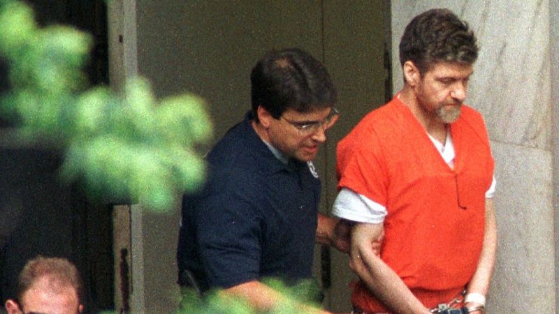 ‘Unabomber’ Ted Kaczynski dies in prison. Ex-FBI deputy director discusses how they caught him | CNN